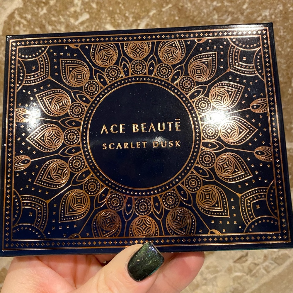 Ace Beaute Eyeshadow Palette